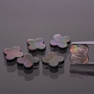Kleeblatt aus schwarzer Muschel 10x10 MM