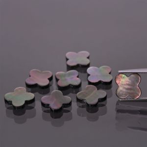 Kleeblatt aus schwarzer Muschel 8x8 MM