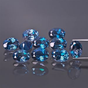 Ovaler Stein, Kegel - London Blue Topas 6x4 MM