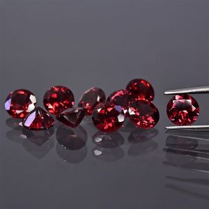 Runder Stein, Kegel - Granat 4 MM