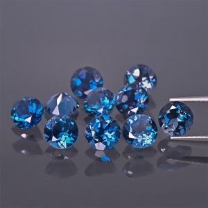 Runder Stein, Kegelschliff - London Blue Topas 6 MM