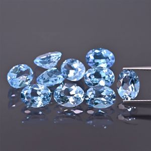 Ovaler Stein, Kegelschliff - Sky Topas 6x4 MM