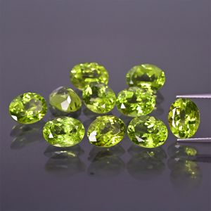 Ovaler Stein, Kegelschliff - Peridot 8x6 MM